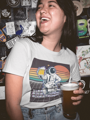 Bierstronaut - Premium T-Shirt - Biermode | Mode für den Bierliebhaber
