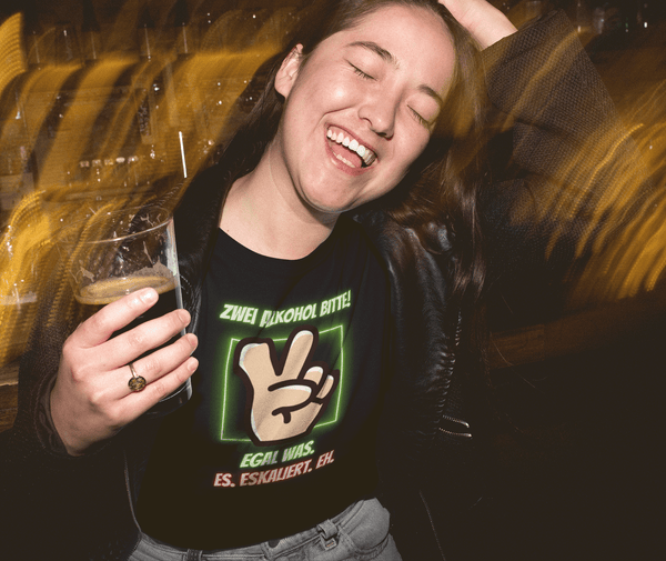 Zwei Alkohol - Premium T-Shirt - Biermode | Mode für den Bierliebhaber